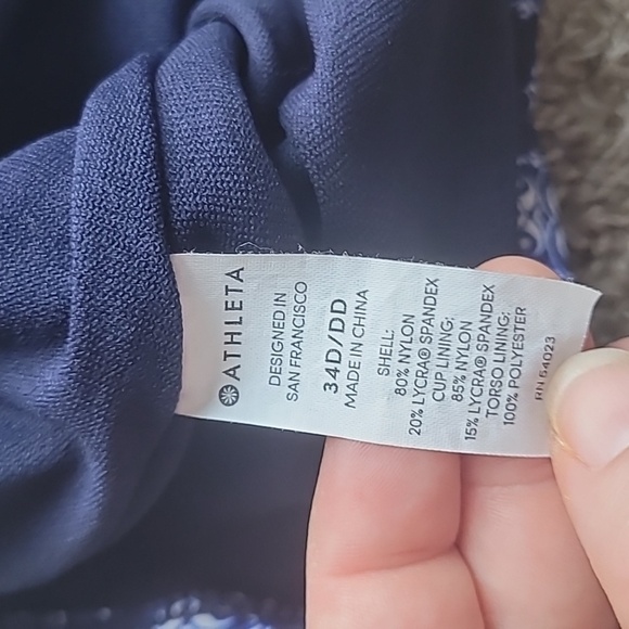 Athleta blue pattern halter top lined tankini top swim size 34D/DD - Picture 10 of 10